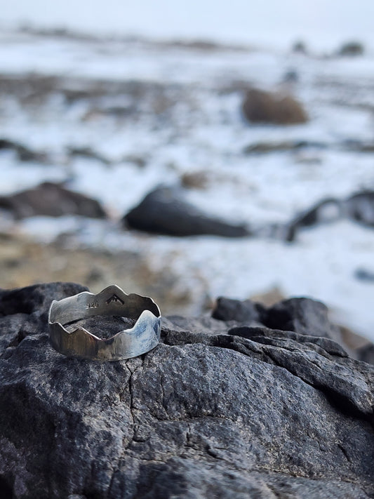 Mountain Ring - Standard width - Size V